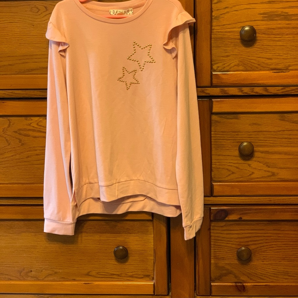 Girl’s 10/12 top.